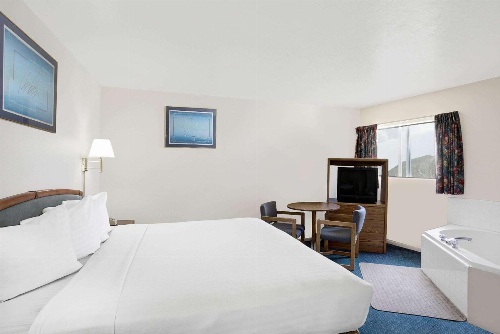 Travelodge by Wyndham Cedar City image 2