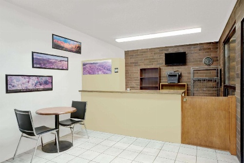 Travelodge by Wyndham Cedar City image 5