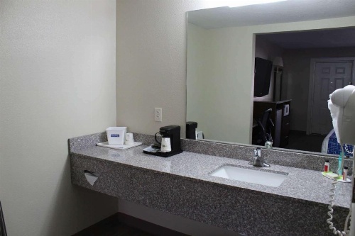Travelodge by Wyndham Cedar City image 8